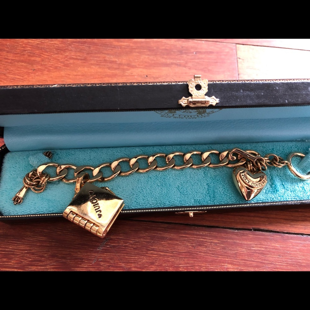 Charm bracelet